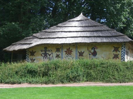 Berg en Dal : Afrika Museum, Freilichtmuseum, angolanisches Palaverhaus